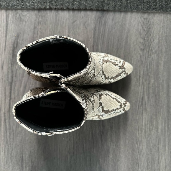 Steve Madden block heel booties - Picture 5 of 7